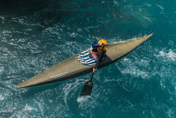 İranlı kadınlardan Slalom Kayakçılığı