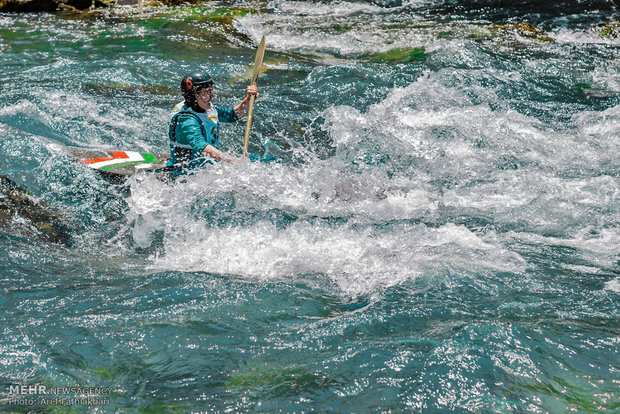 İranlı kadınlardan Slalom Kayakçılığı