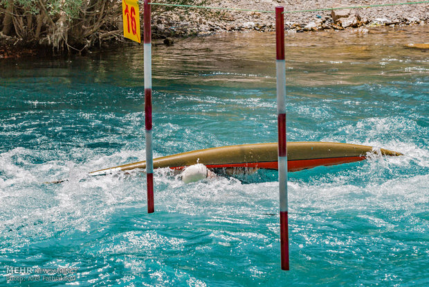 İranlı kadınlardan Slalom Kayakçılığı