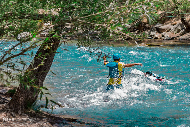 İranlı kadınlardan Slalom Kayakçılığı