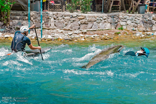 İranlı kadınlardan Slalom Kayakçılığı