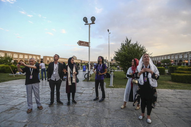 Foreign filmmakers visit historical city of Isfahan