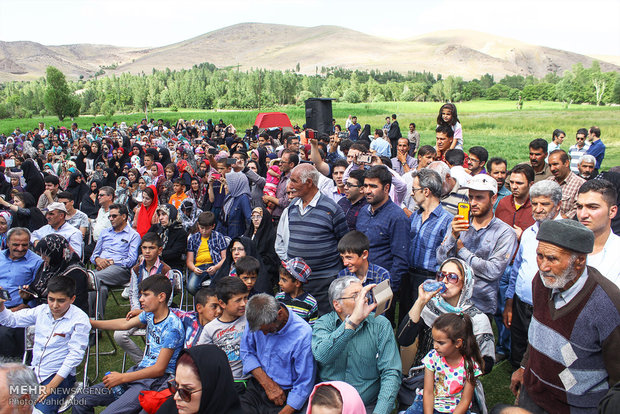 المهرجان السابع للورد الجوري في مدينة "اسكو"شمال غرب إيران