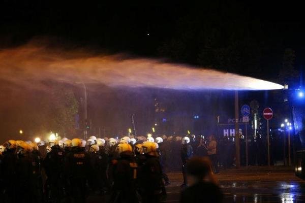 درگیری میان پلیس آلمان و مخالفان نظام سرمایه داری در شهر هامبورگ