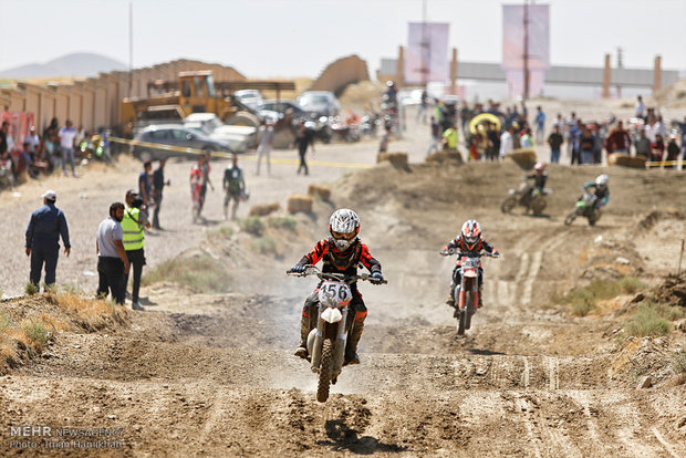 Hemedan’da motosiklet yarışması
