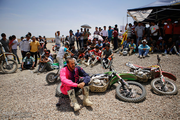 Hemedan’da motosiklet yarışması