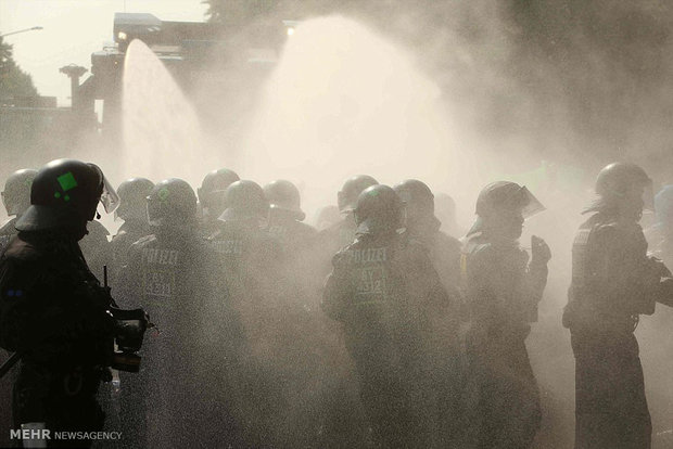 ضرب و شتم معترضان توسط پلیس آلمان‎