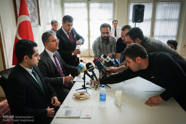 Turkish amb. holds presser in Tehran