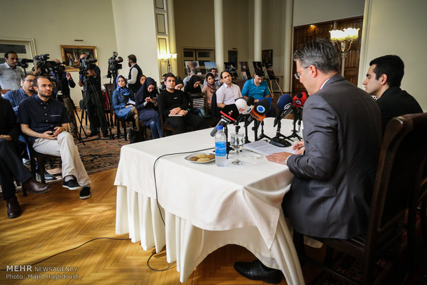 Turkish amb. holds presser in Tehran