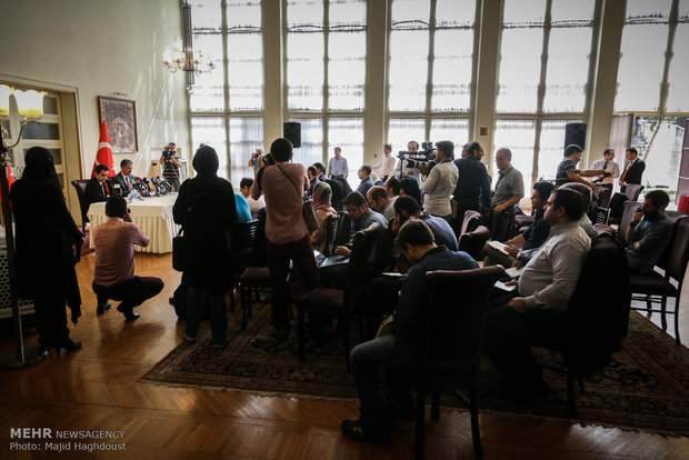 Turkish amb. holds presser in Tehran