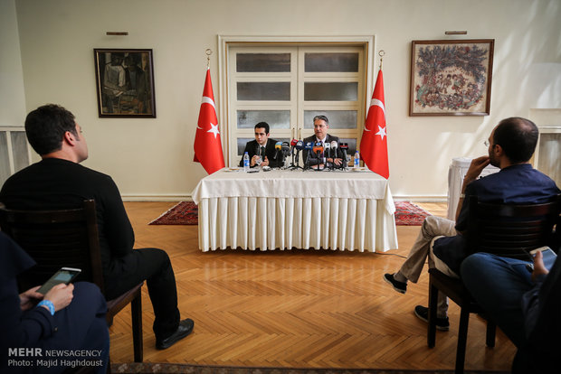 Turkish amb. holds presser in Tehran