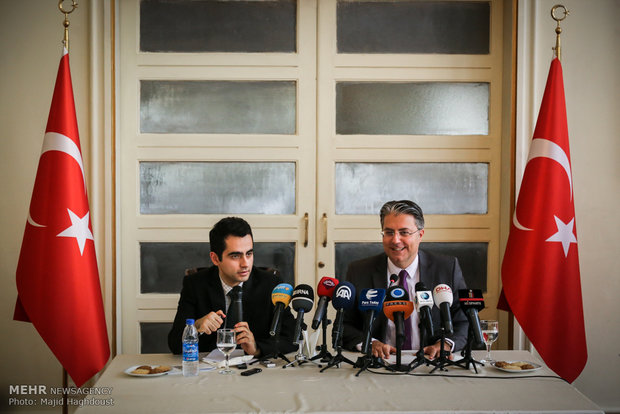 Turkish amb. holds presser in Tehran