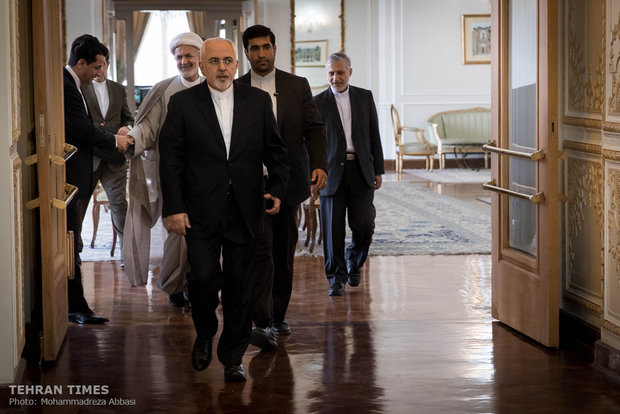 Zarif receives Omani counterpart in Tehran