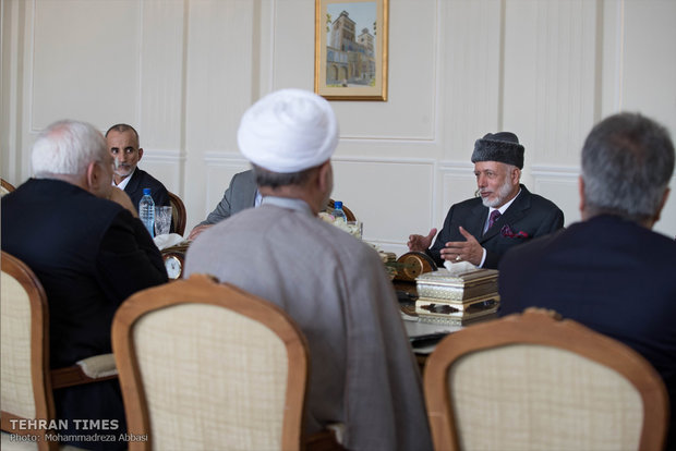 Zarif receives Omani counterpart in Tehran