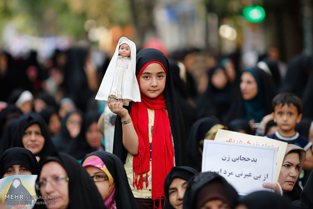 تجمع بزرگ بانوان همدانی با موضوع عفاف و حجاب 