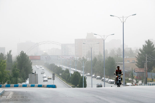 مدينة كرمان تحت الغبار