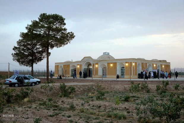 امارت دکتر ارجمند موسس بیمارستان ارجمند کرمان در روستای خیر آباد شهرستان زرند