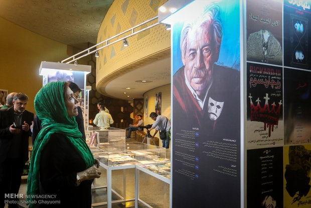 همزمان با هشتاد و چهارمین سالروز تولد زنده‌یاد داوود رشیدی، نمایشگاه ویژه‌ای از آثار این هنرمند در مجموعه تئاتر شهر افتتاح شد. 