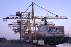 صادرات غیرنفتی به ۳۱.۶میلیارد دلار رسید/ رشد ۱۸ درصدی واردات