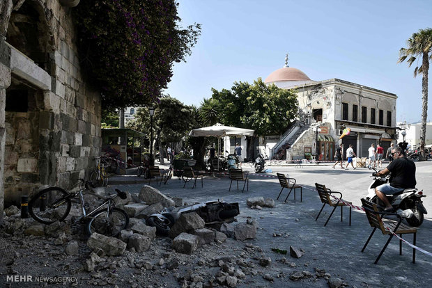 Türkiye ile Yunanistan'daki depremden kareler