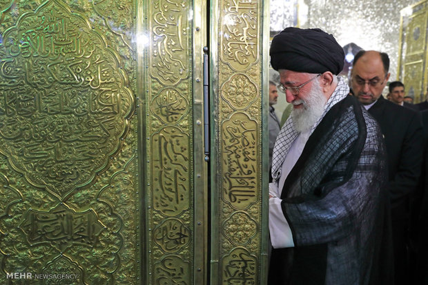 Leader attends dusting ceremony of Imam Reza Holy Shrine