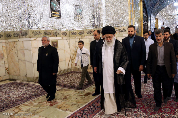 Leader attends dusting ceremony of Imam Reza Holy Shrine