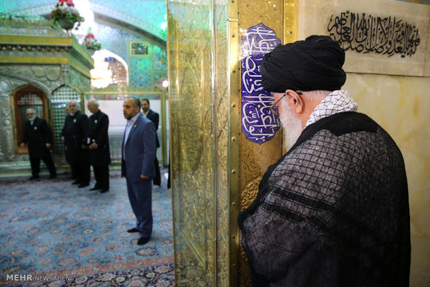 Leader attends dusting ceremony of Imam Reza Holy Shrine
