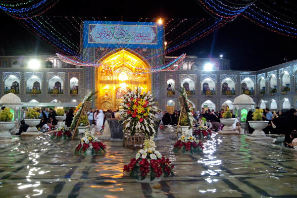 مشهد در شب میلاد امام عسکری(ع)در نور و شادی قرار دارد