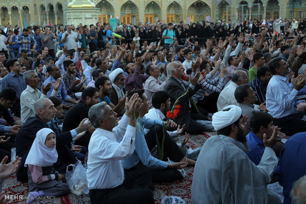 Hz. Masume'nin (s.a) kutsal türbesinden kareler 