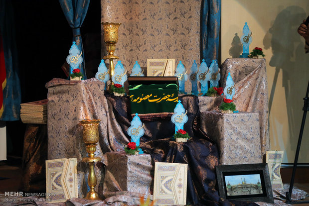 تجلیل از برگزیدگان همایش ملی شعر کرامت در قم