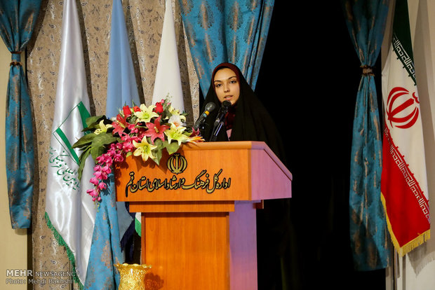 تجلیل از برگزیدگان همایش ملی شعر کرامت در قم