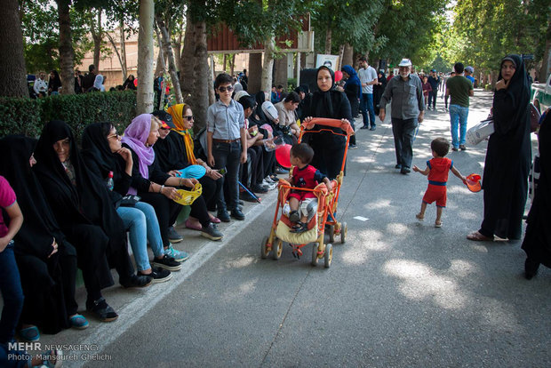 همایش پیاده‌روی خانوادگی در بسطام