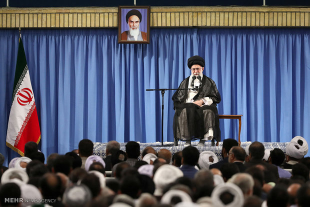 قائد الثورة الاسلامية يستقبل مسؤولين لشؤون الحج