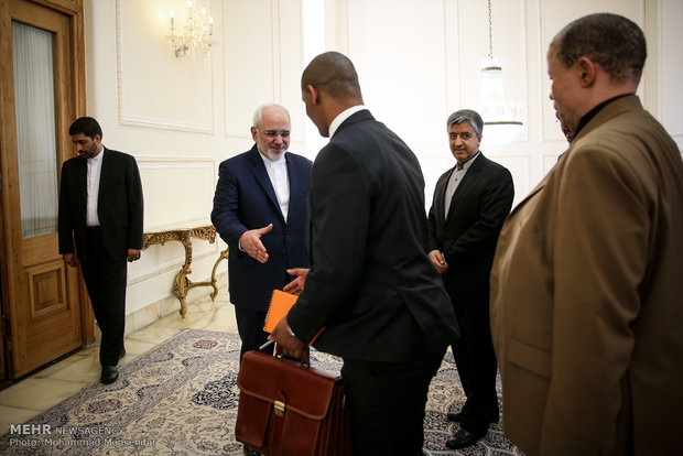 Zarif meets with S African officials