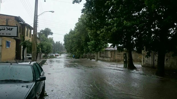 بارندگی شدید در آزادشهر/تداوم کاهش دما تا پنجشنبه