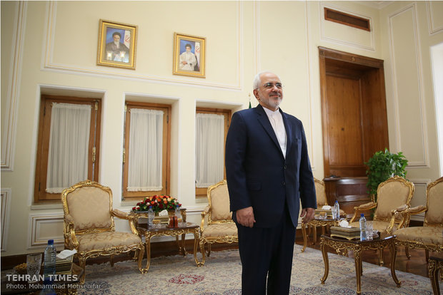 Zarif meets S. African, Serbian officials