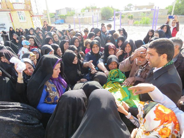 استقبال بی نظیر اهالی شهر حمیل از کاروان زیرسایه خورشید - خبرگزاری مهر |  اخبار ایران و جهان | Mehr News Agency