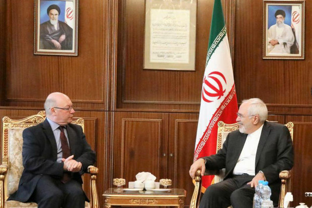 Zarif holds talks with foreign officials ahead of Rouhani’s swearing-in