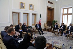 Zarif calls for stronger Tehran-Kiev banking ties