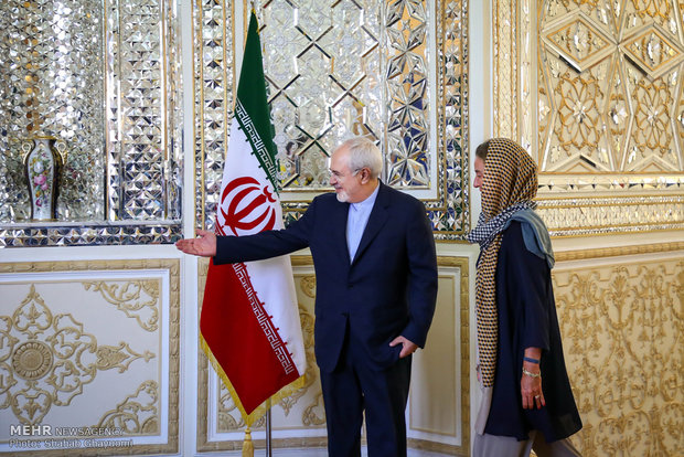 Zarif's meeting with foreign attendants of Rouhani's inaugural ceremony