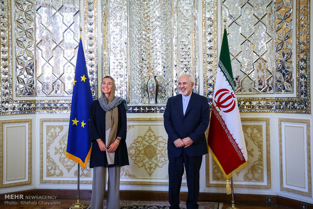 Zarif's meeting with foreign attendants of Rouhani's inaugural ceremony