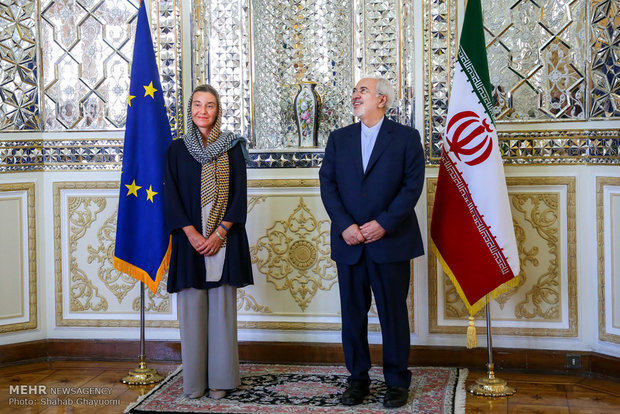 Zarif's meeting with foreign attendants of Rouhani's inaugural ceremony