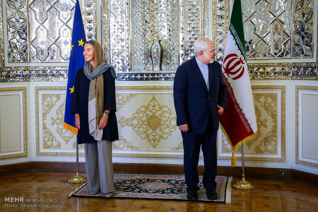 Zarif's meeting with foreign attendants of Rouhani's inaugural ceremony