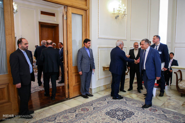 Zarif's meeting with foreign attendants of Rouhani's inaugural ceremony