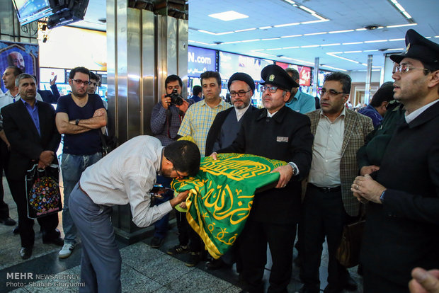 حضور کاروان زیر سایه خورشید در فرودگاه مهرآباد