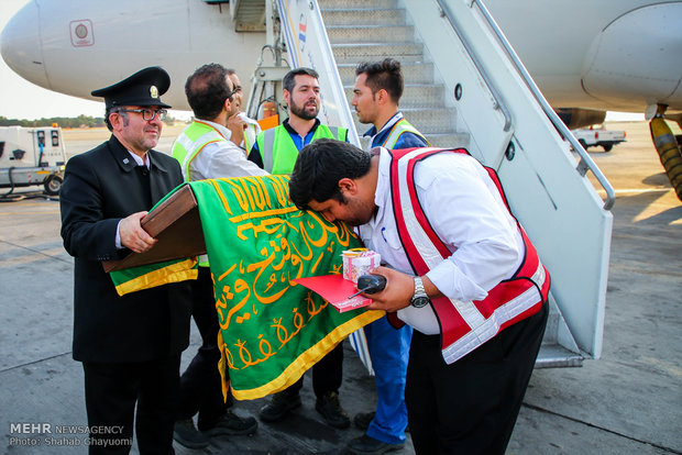 حضور کاروان زیر سایه خورشید در فرودگاه مهرآباد