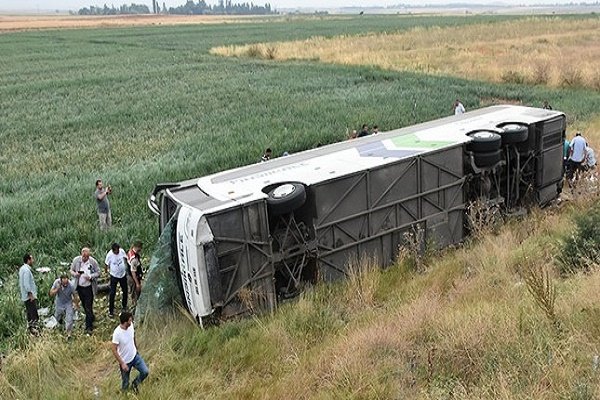 حال دو مصدوم حادثه واژگونی اتوبوس محور نیشابور به مشهد مساعد نیست