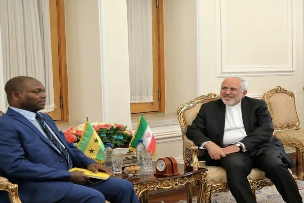 دیدار ظریف با وزیر خارجه سائوتومه و پرینسپ 
