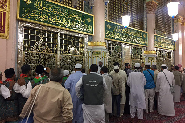 خبرها و تصاویر جدید از حج تمتع ۹۶ در شبکه یک