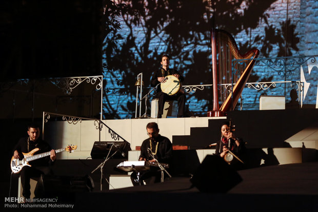 Si multimedia concert at Sa'dabad Palace